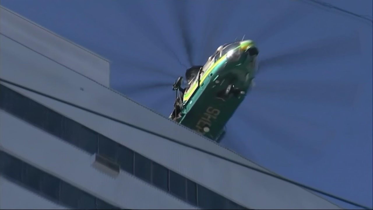 USA – Fire In L.A. High-Rise Necessitates Rooftop Rescues