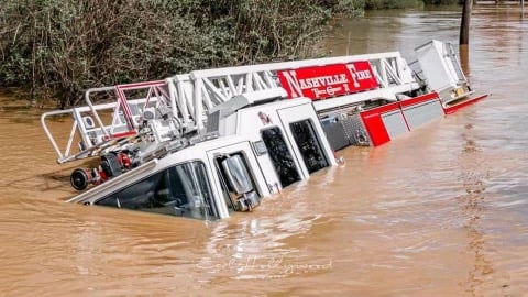 USA: 4 Dead, Fire Apparatus Submerged In Tenn. Flash Floods