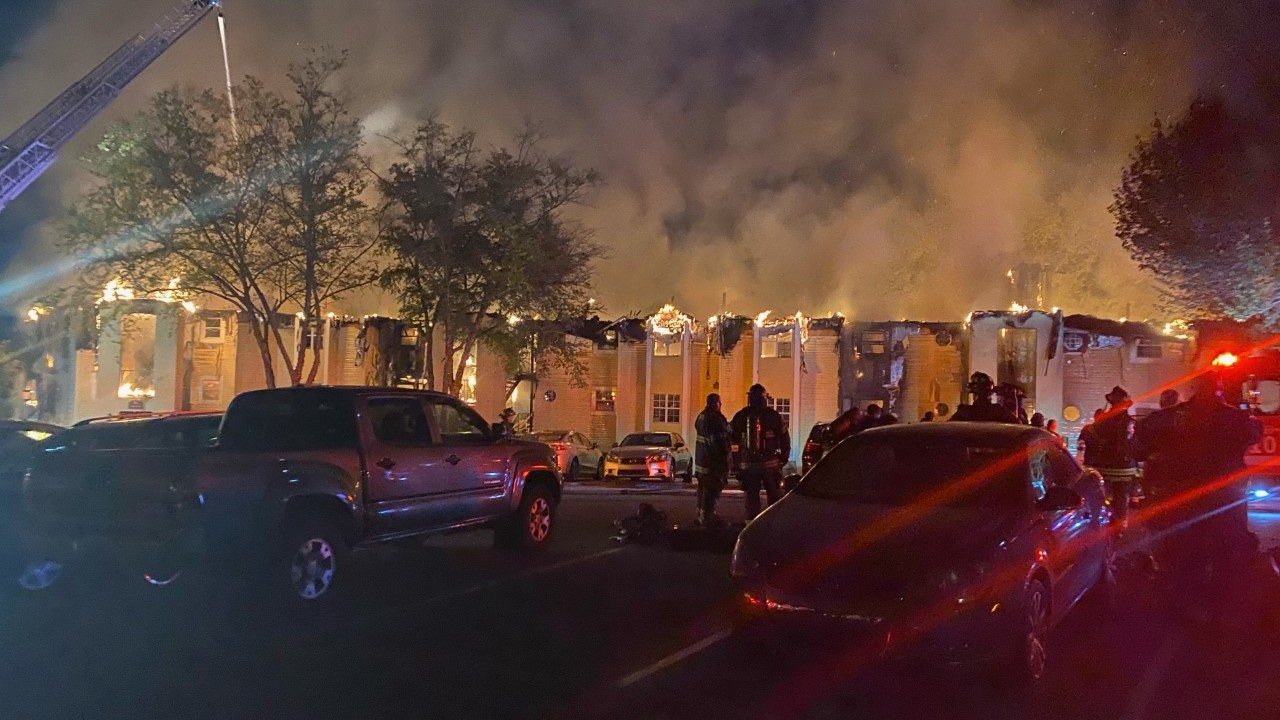 USA: Large Fire Destroys Nashville Apartment Building