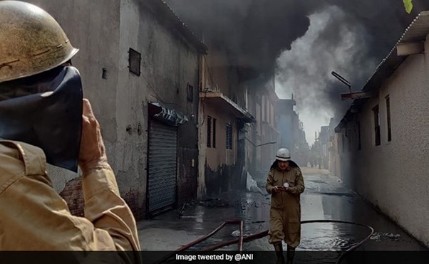 INDIA: 4 Missing, 39 Fire Trucks Called In After West Delhi Blaze