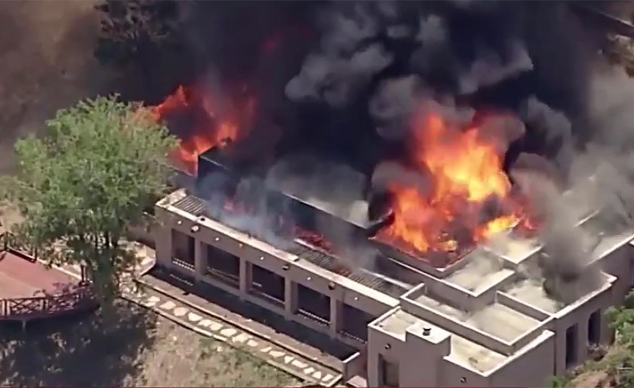 USA: 1 Firefighter Killed, 1 Injured. Suspect Found Dead In Burning House