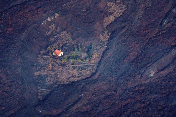 Canary Islands: ‘miracle House’ Somehow Survives Huge Lava Flow