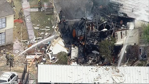 USA: Dallas Apartment Explosion Injures 8, 3 Firefighters In Critical Condition