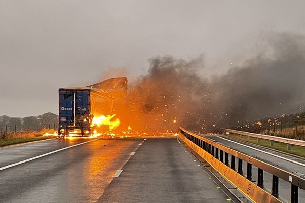 UK: M6 Closed In Both Directions As Huge Lorry Fire Engulfs Motorway In Smoke