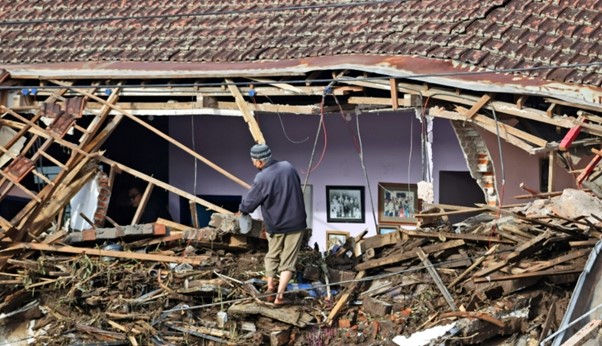 Floods In Indonesia Kill At Least 6, Mud Hampers Relief Work