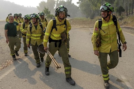 Spain Evacuates 2,000 As Crews Race To Counter Wildfire