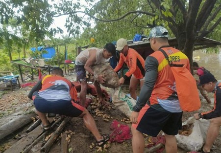 Tropical Storm Displaces Thousands In Philippines As It Heads To Hong Kong