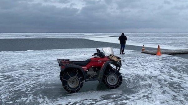Minnesota: 200 Anglers Rescued From Broken Ice Chunk