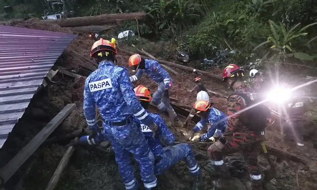 A Least 12 Killed And 22 Missing At Campsite Near Kuala Lumpur