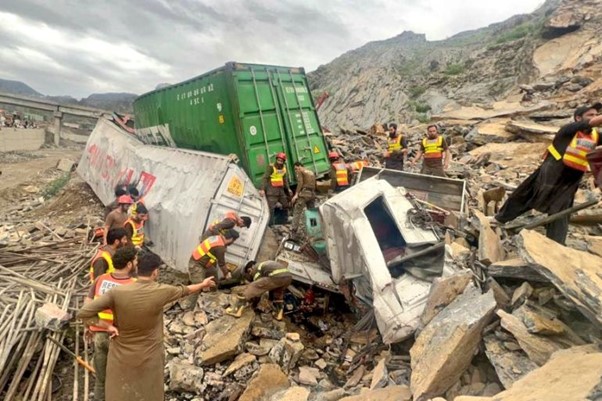 Huge Landslide In Northwest Pakistan Kills Three, Buries Vehicles