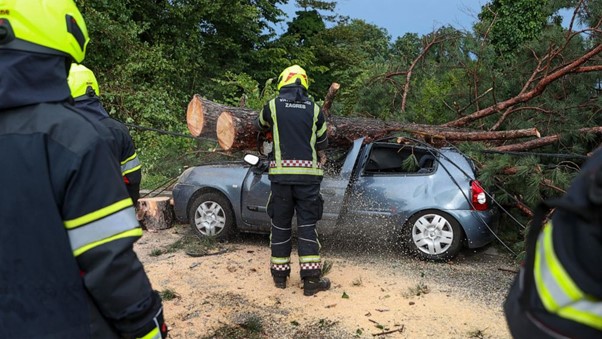 A Croatian Firefighter Has Died In The Storm That Swept The Balkans, Raising The Toll To 6 Dead
